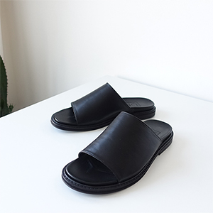Black minimal Sandals