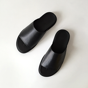 Black minimal Sandals